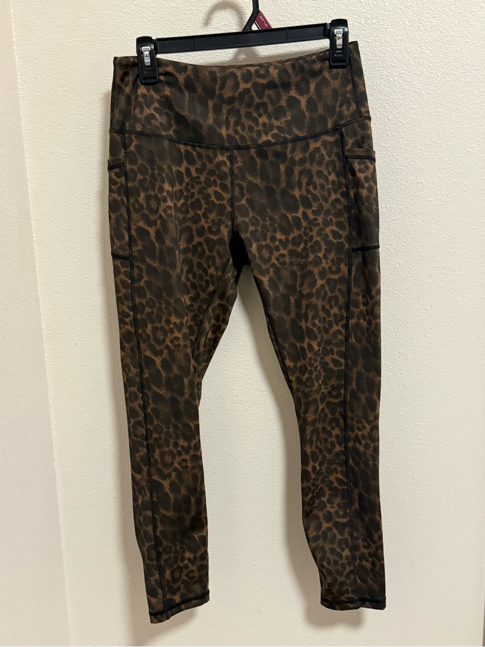 Leg End Active Leopard Ankle Leggings